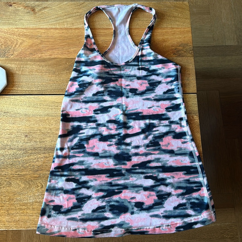 Lululemon size 6 pink camo top